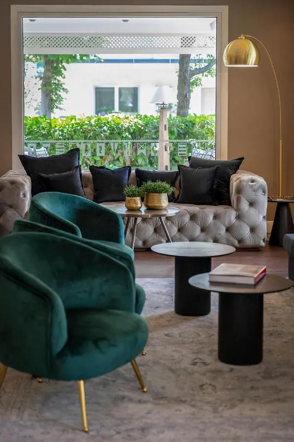 Hotel Maestrale contacts