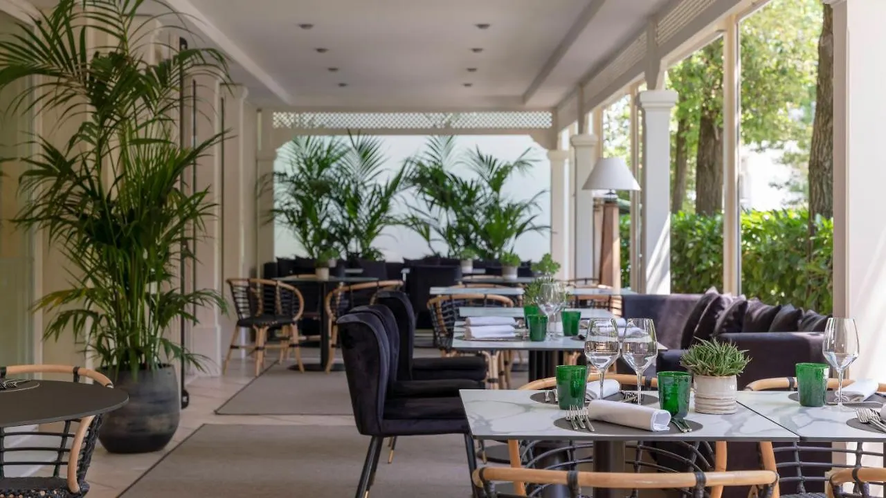 Hotel Maestrale Riccione 4*,