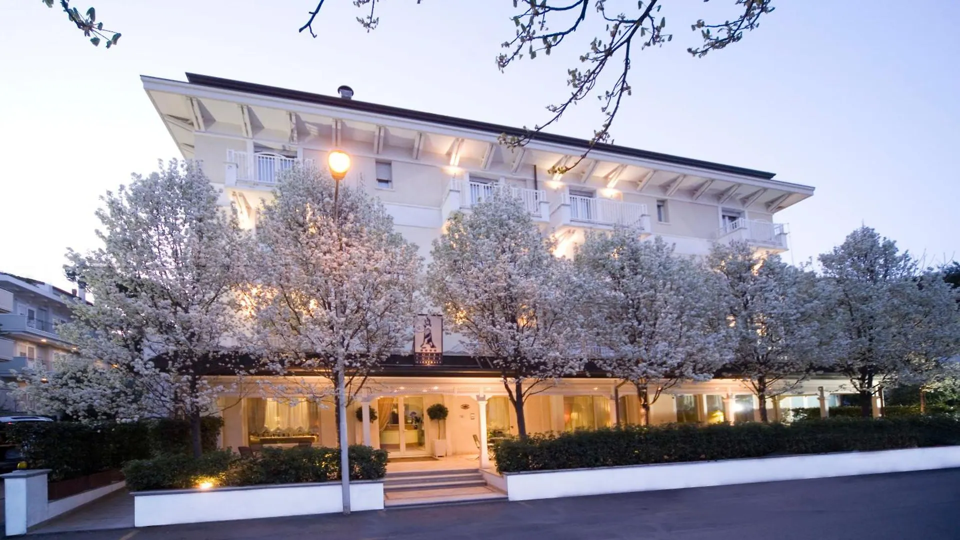 Hotel Maestrale Riccione 4*,